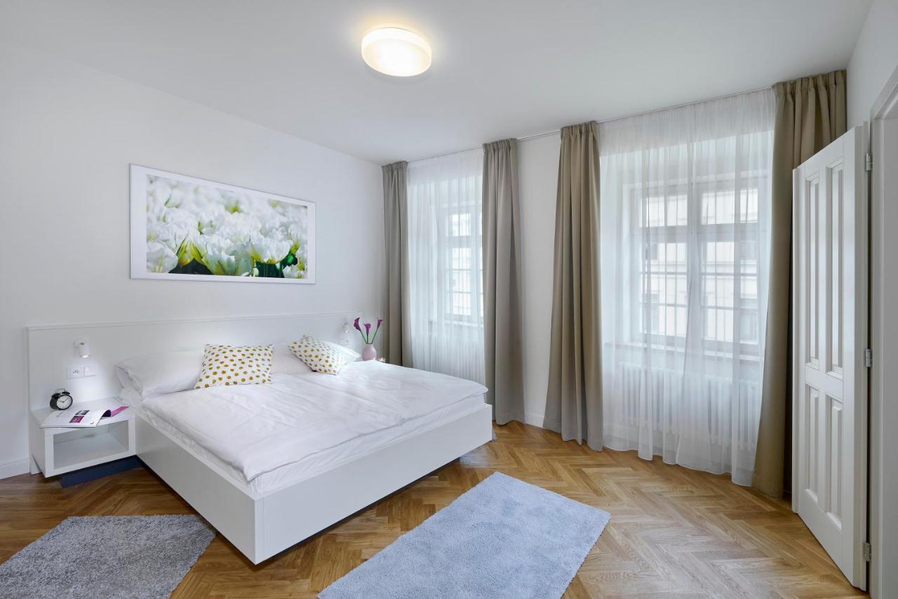 Downtown Suites Mala Strana Прага Экстерьер фото