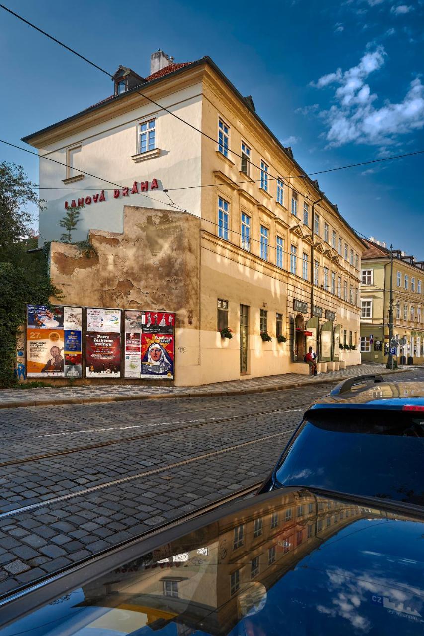 Downtown Suites Mala Strana Прага Экстерьер фото